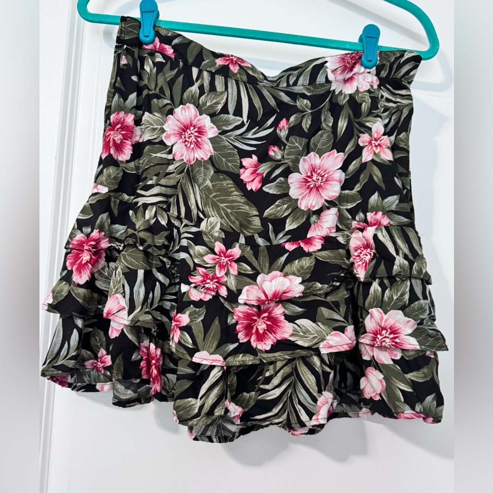 American Eagle Hawaiian Ruffle Skirt